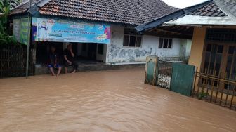38 Rumah Warga Desa Nagara Kab. Serang Rusak Akibat Banjir & Tanggul Jebol
