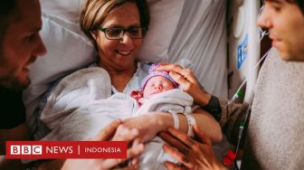 Nenek Lahirkan Cucunya Sendiri, Jadi Ibu Pengganti untuk Anaknya yang Gay