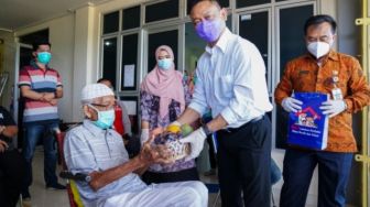 Usianya 95 Tahun, Kakek di Pontianak Berhasil Sembuh dari Covid-19