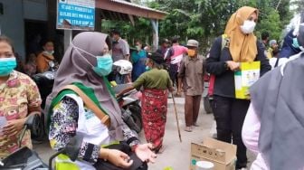 Petugas Dinas Kesehatan Jatim Dampingi Pengungsi Semeru