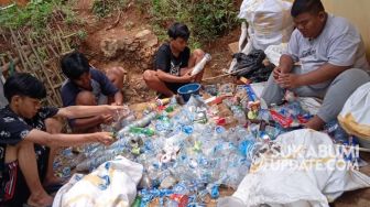 Dirikan Bank Sampah, Cara Pemuda Jampang Tengah Sukabumi Lindungi Cipeusing