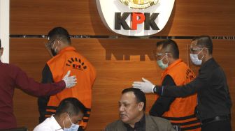 2 Menteri Jokowi Korupsi, Perbedaan Sikap Juliari dan Edhy usai Ditahan KPK