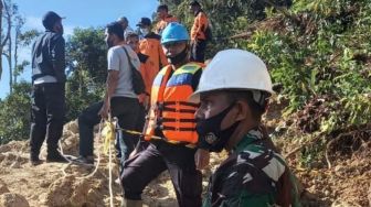 Satu Balita Korban Banjir Deli Serdang Ditemukan Tersangkut di Batang Pohon Pisang
