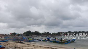 Cuaca Buruk! Ratusan Perahu Nelayan Ujunggenteng Sukabumi Naik ke Darat