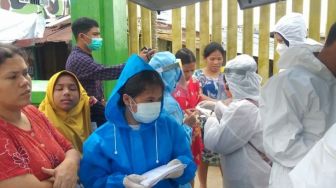 Petugas Puskesmas Turun Tangan Bantu Kesehatan Warga Korban Banjir Medan
