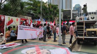 Demo di Dekat Polda Metro Jaya, Massa: Tangkap Rizieq, Bubarkan FPI