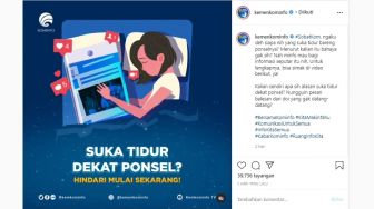 Waspadai Risiko Ini Jika Sering Tidur dengan Ponsel