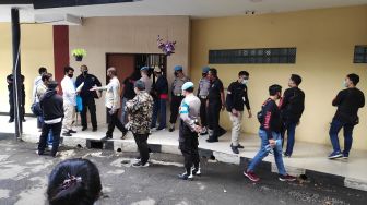 Mengadu ke DPR, Keluarga Laskar FPI: Barang Korban Tak Dikembalikan Polisi