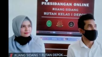 Jalani Sidang Perdana, Catherine Wilson Mendadak Pakai Hijab