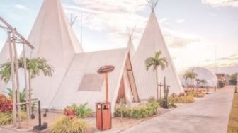 Nikmati Glamping di Penginapan Dekat Kolam Renang Terbesar se-Asia Tenggara