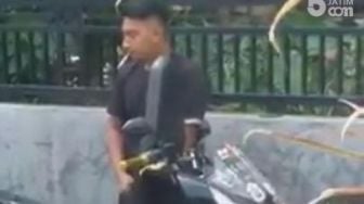 Aksi Nekat Pemuda Onani di Pinggir Jalan Sambil Ngudud, Videonya Viral!