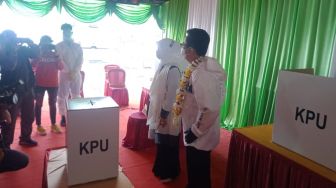 Lawan Kotak Kosong, Calon Wali Kota Balikpapan Nyoblos di TPS Atas Laut