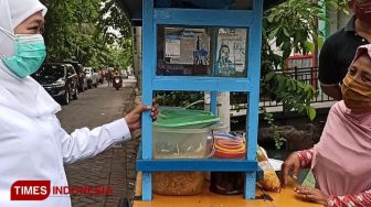 Gubernur Khofifah Borong Es Dawet Depan TPS, Juminah: Niki Rombong BLT 
