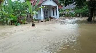 Terbawa Hanyut Banjir; Santri di Lebak Ditemukan Tewas