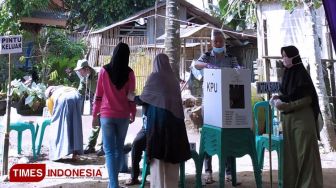 Usia Senja Tak Masalah, Tetap Datang ke Bilik Suara