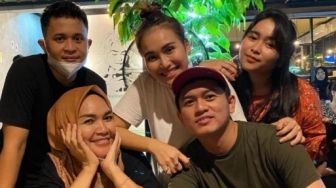 Ayu Ting Ting Tunjuk Wakil Wali Kota Depok Jadi Saksi Nikah