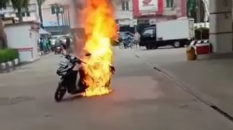 Viral Motor Vario Terbakar di SPBU Palembang, Pengunjung Kocar-Kacir