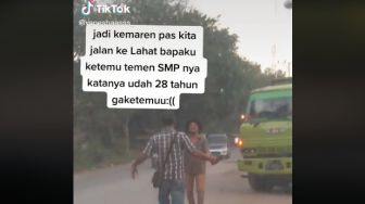 Viral Video Pria Ketemu Kawan Lama di Lahat, Endingnya Bikin Nangis