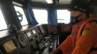 Tiga ABK Hilang di Perairan Bawean Belum Ditemukan, Basarnas Kerahkan Heli