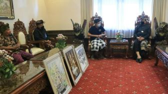 Bali Gelar Pameran Padukan Keindahan Mercedes-Benz Classic dan Karya Seni