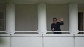 Ogah Ikuti Instruksi Luhut, Anies Tak Mau Batasi Pegawai Kantoran 25 Persen