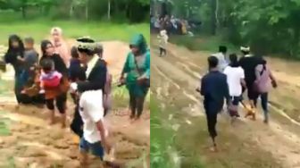 Salut! Lewati Jalan Berlumpur, Pengantin Pria Sampai Harus Digendong
