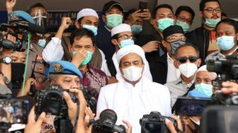 Pimpinan Dijebloskan ke Sel, 3 Pengikut Habib Rizieq Menyerah Tengah Malam
