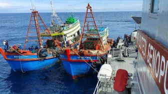 2 Kapal Berbendera Vietnam Terciduk Curi Ikan di Perairan Natuna Utara