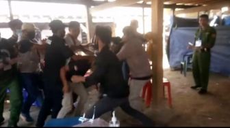 Ceh..! Dua Warga Kopeang Adu Jotos Dalam Area TPS