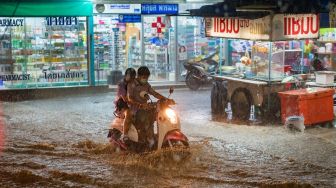 Motor Anda Terendam Banjir? Begini 4 Langkah Pertolongan Pertamanya