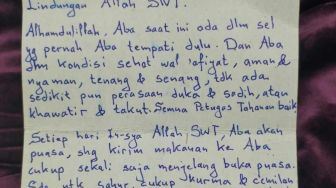 Tulis Surat di Penjara, Habib Rizieq Minta Dikirim Makanan dan Camilan