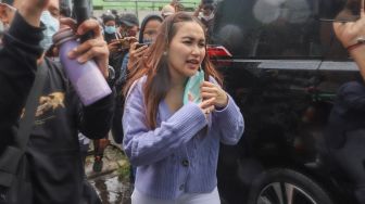 Ayu Ting Ting Sewot Ditanya Melulu soal Pernikahan