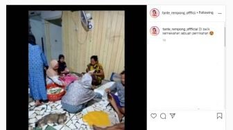 Viral Video Ibu-ibu Gotong Royong di Acara Pernikahan, Warganet Terenyuh