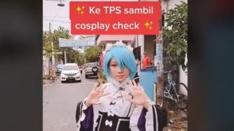 Unik! Perempuan Ini Cosplay saat Nyoblos Pilkada 2020, Gayanya Jadi Sorotan