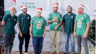 Sambut Natal, PSS Sleman Berbagi Kebahagiaan dengan Anak-anak Disabilitas