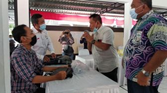 Hadir di Detik Akhir Pleno KPU, Joko Purnomo Lakukan ini ke Saksi Suharsono