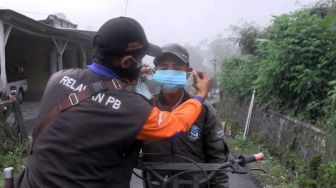 Hujan Abu Landa Sejumlah Desa di Lereng Semeru