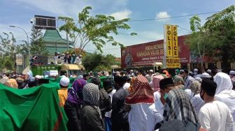 Polres Sampang Madura Digeruduk Massa FUIB Minta Rizieq Shihab Dibebaskan