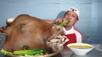 Ngeri! Mukbang Kepala Sapi Utuh, Aksi Ekstrem Pria Ini Viral di Medsos