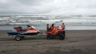 Diguyur Hujan, 5 SRU Cari Korban Hilang di Pantai Parangkusumo
