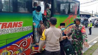 Kelabui Petugas dengan Naik Bus, Satu Peserta Aksi 1812 Bawa Sajam