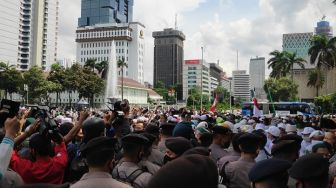 Panas! Aksi 1812 Dibubarkan Paksa Polisi di Tengah Jalan