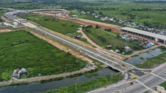 Foto udara gerbang tol Keramasan di Desa Ibul Besar III, Pemulutan, Ogan Ilir (OI), Sumatera Selatan, Jumat (18/12/2020). [ANTARA FOTO/Nova Wahyudi]