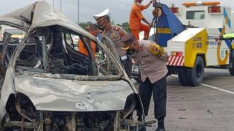 Fakta dan Kronologi Kecelakaan Maut hingga Mobil Terbakar di Tol Sragen