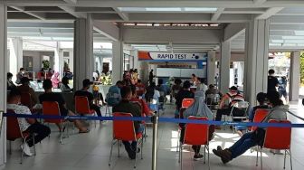 Perdana Dibuka, Posko Rapid Test Antigen Bandara Ngurah Rai Diserbu