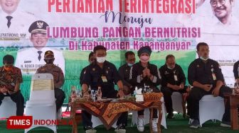 Anggota DPR RI Luluk Nur Hamidah Berikan Bantuan Program Pertanian