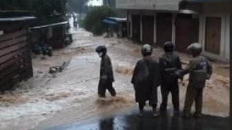 Banjir Bandang Terjang Kepulauan Anambas, Jalan hingga Tiang Listrik Rusak