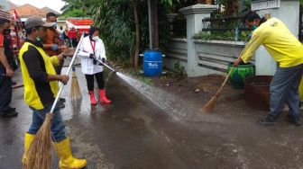 Antisipasi Banjir, Wali Kota Risma Turun Langsung Benahi Jalan dan Got