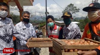 PGRI Pagentan Banjarnegara Sumbang 130 Kg Telur untuk Korban Bencana Alam