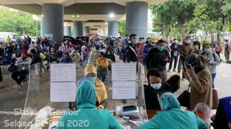 Rapid Test di Stasiun Gambir Membeludak, Warga Diminta Tes di Tempat Lain